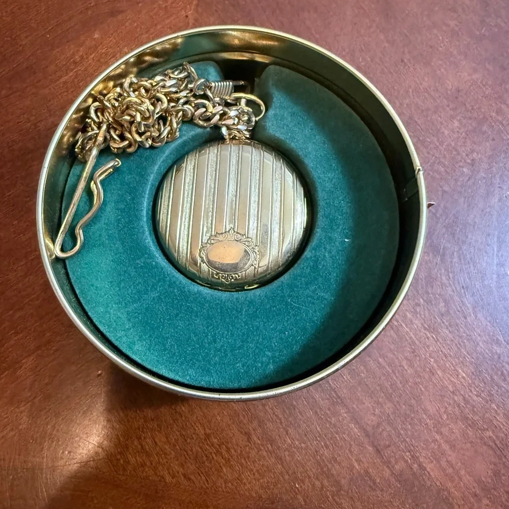 Vintage M.Z. Berger Pocket Watch w/ Chain & Coin Box Kennedy‎ Half Dollar Read